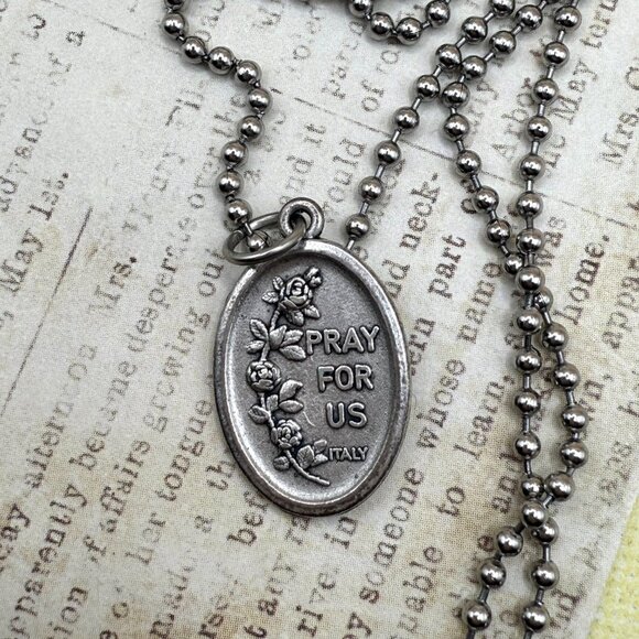 Vintage Saint St Theresa Therese Rustic Religious Medal Pendant Charm Necklace - Picture 8 of 9